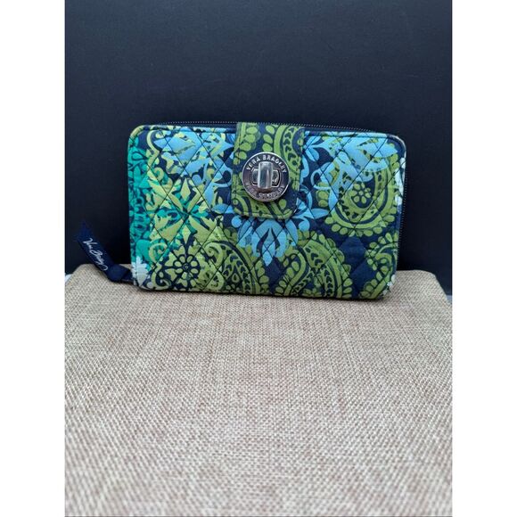 Vera Bradley Turn Key and Zip around Wallet Caribbean Sea Design - Picture 1 of 9